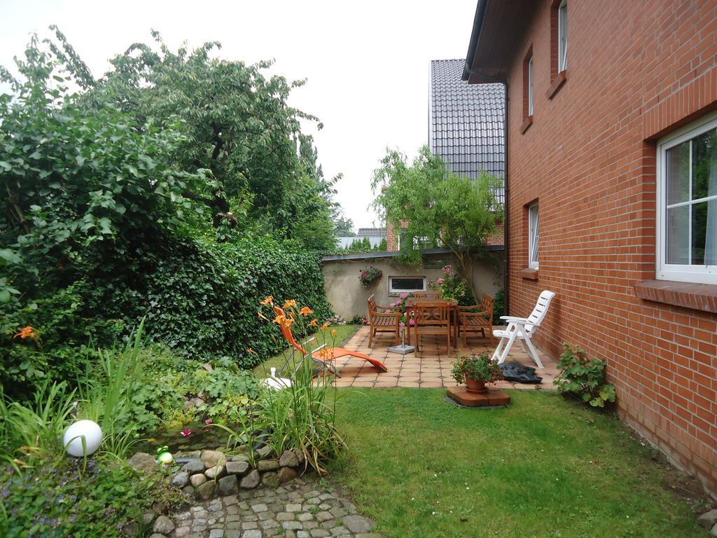 Garni Am Fliederberg Hotell Schwerin  Exteriör bild